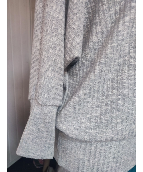 Cieplutki sweter KIMONO z golfem - szary prążek z połyskiem